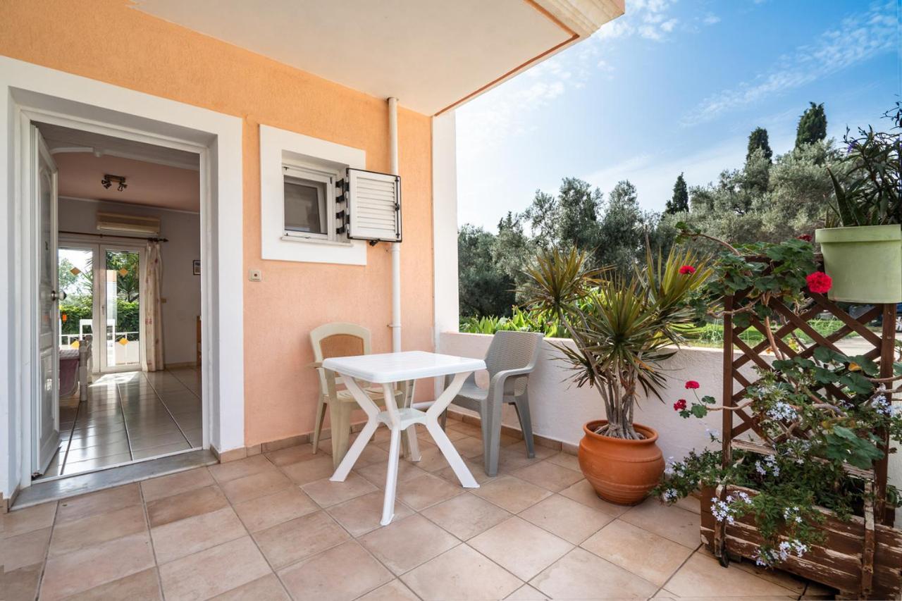 Helena Inn Svoronata Bagian luar foto
