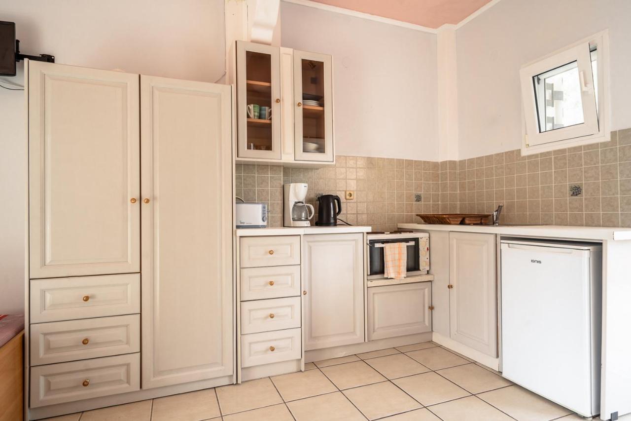 Helena Inn Svoronata Bagian luar foto